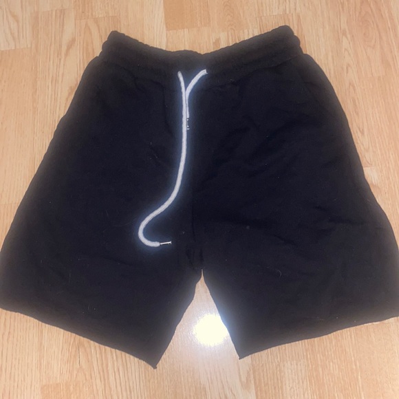 black sweat shorts - Picture 1 of 2